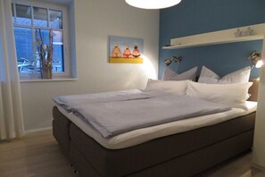 2 bedrooms, iron/ironing board, internet, bed sheets