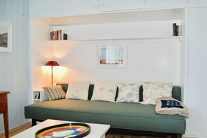 Smart TV, books, stereo