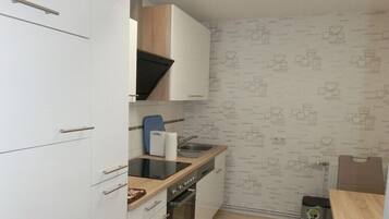 Kühlschrank, Ofen, Herdplatte, Geschirrspüler