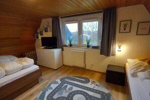 2 bedrooms, iron/ironing board, travel cot, free WiFi