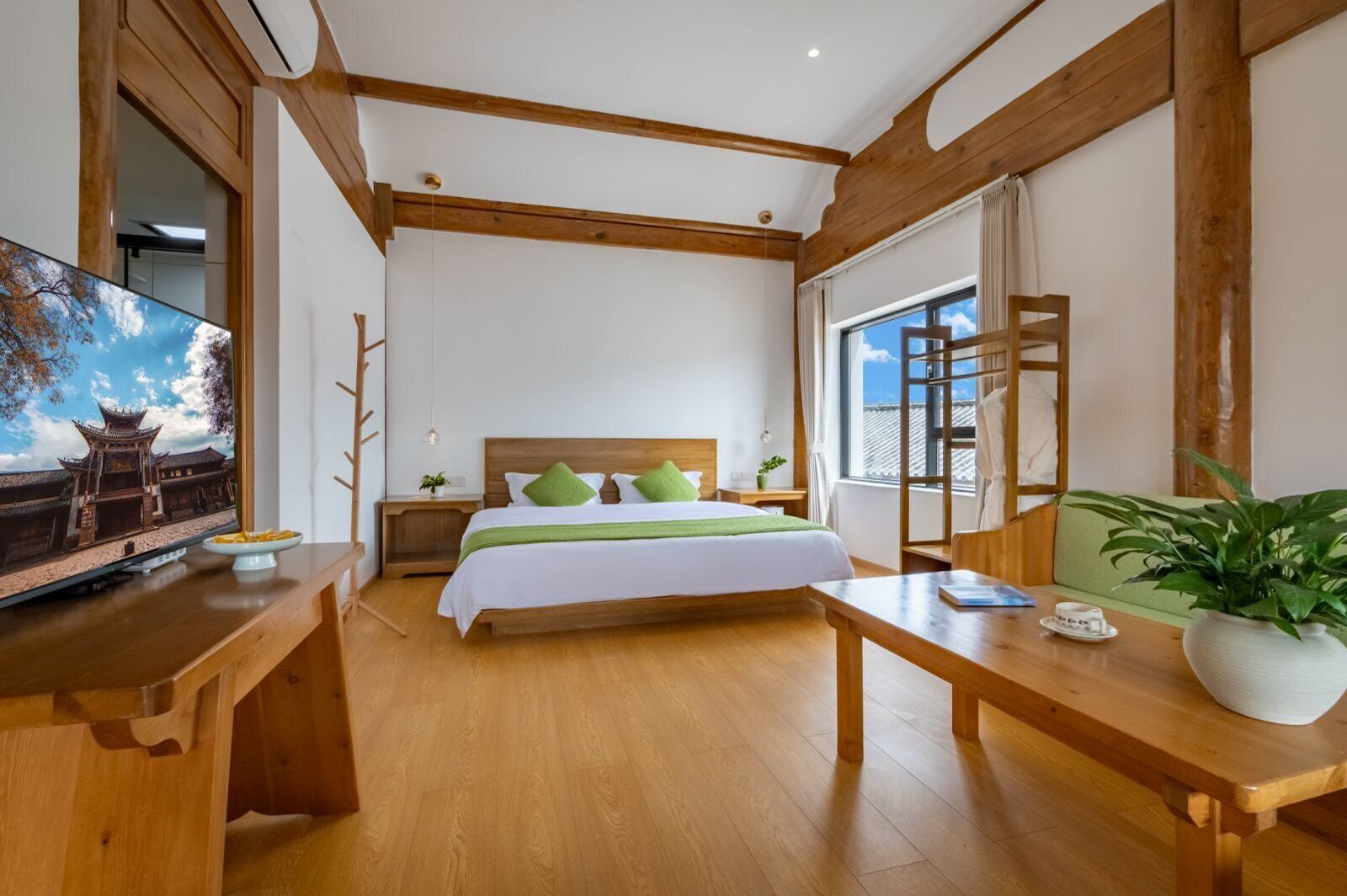 ラグジュアリー ダブルルーム コートヤードビュー | デスク、WiFi (無料)