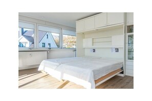 1 bedroom, iron/ironing board, internet