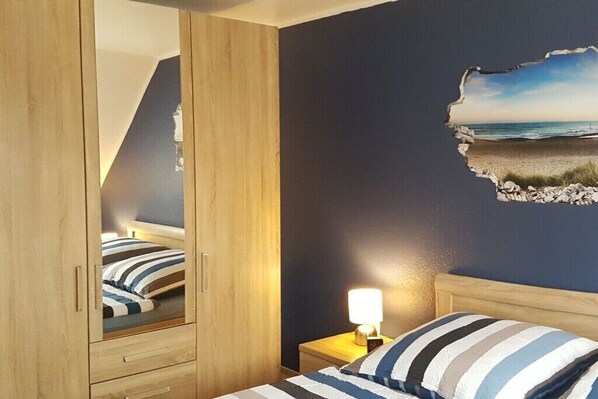 2 bedrooms, travel crib, free WiFi