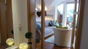 Smart TV, fireplace, DVD player, books