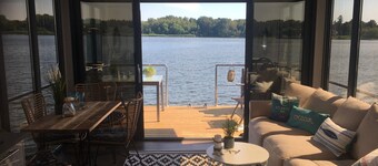 Relax on the houseboat "Hafenprinz"