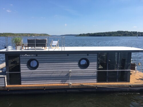 Relax on the houseboat "Hafenprinz"