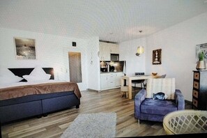 1 chambre, fer et planche à repasser, accès à Internet, literie fournie