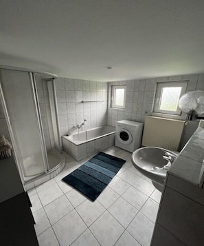Douche, serviettes fournies