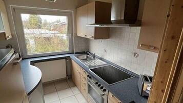 Fridge, oven, stovetop