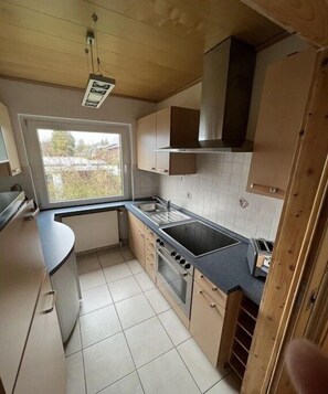 ثلاجة، فرن، موقد طهي مسطح