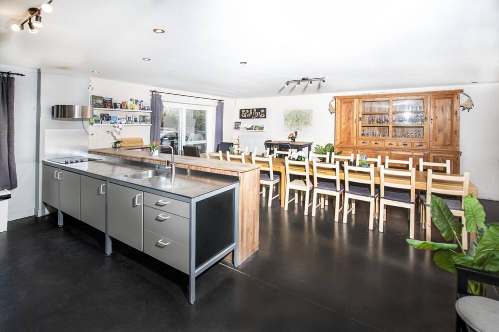 Single-storey holiday home in Heers