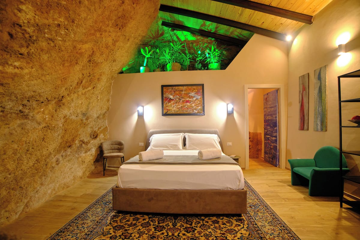 Suite Studio Luxe, vue ville | Coffres-forts dans les chambres, rideaux occultants