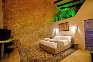 Luxury Studio Suite, City View | In-room safe, blackout drapes, soundproofing, iron/ironing board - VILLA CAVETTA  (Agrigento)