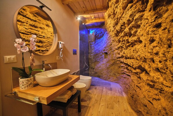 Luxury Studio Suite, City View | Bathroom - VILLA CAVETTA  (Agrigento)