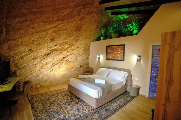 Suite Studio Luxe, vue ville | Coffres-forts dans les chambres, rideaux occultants
