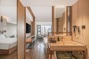 Executive Double Room, City View | Down comforters, minibar, desk, laptop workspace - Shanghai Elong Hotel by the Nanjing Road (Shanghai)