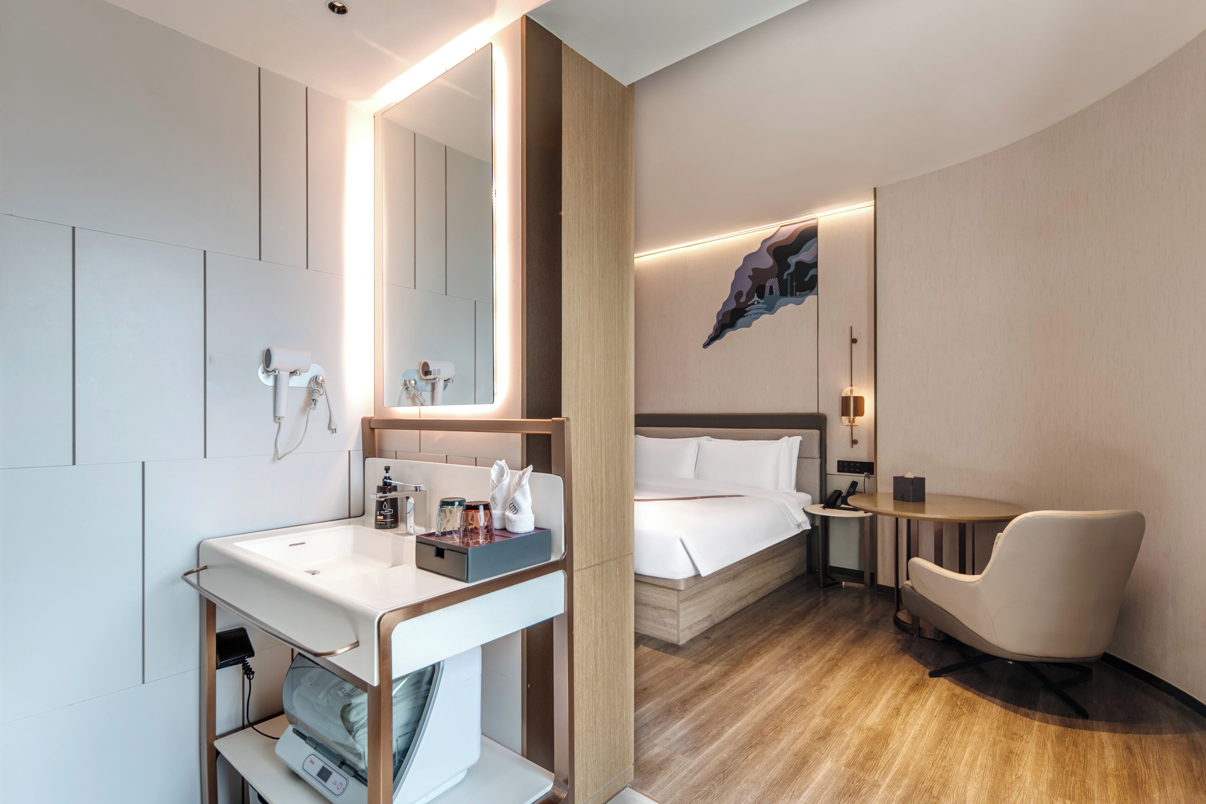 Economy Double Room, 1 King Bed, Corner | Down comforters, minibar, desk, laptop workspace