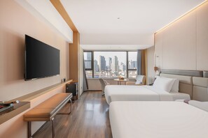 Down duvets, minibar, desk, laptop workspace - Shanghai Elong Hotel by the Nanjing Road (Shanghai)