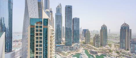 Deluxe-Apartment, Balkon, Blick auf den Jachthafen | Ausblick vom Zimmer