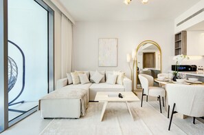 Deluxe Apartment, Balcony, Marina View | Living area