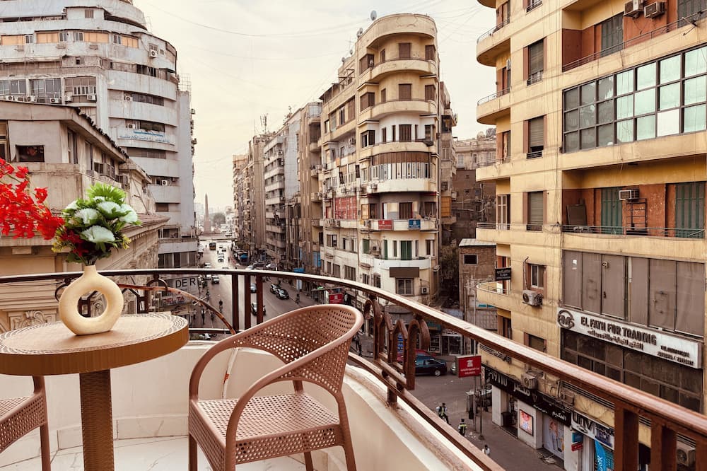 Moonlight Homes Tahrir Square