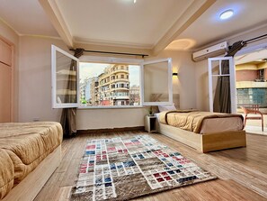 Free minibar, desk, laptop workspace, blackout drapes - Moonlight Homes Tahrir Square (Cairo)