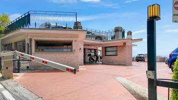 Enceinte de lâhĂ©bergement