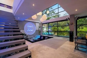 المنشأة من الداخل