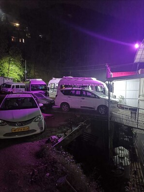 Vista frontal de la propiedad