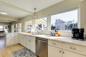 Fridge, microwave, stovetop, dishwasher - Walk to Dtwn Camas! Updated Home w/ Game Room (Camas)