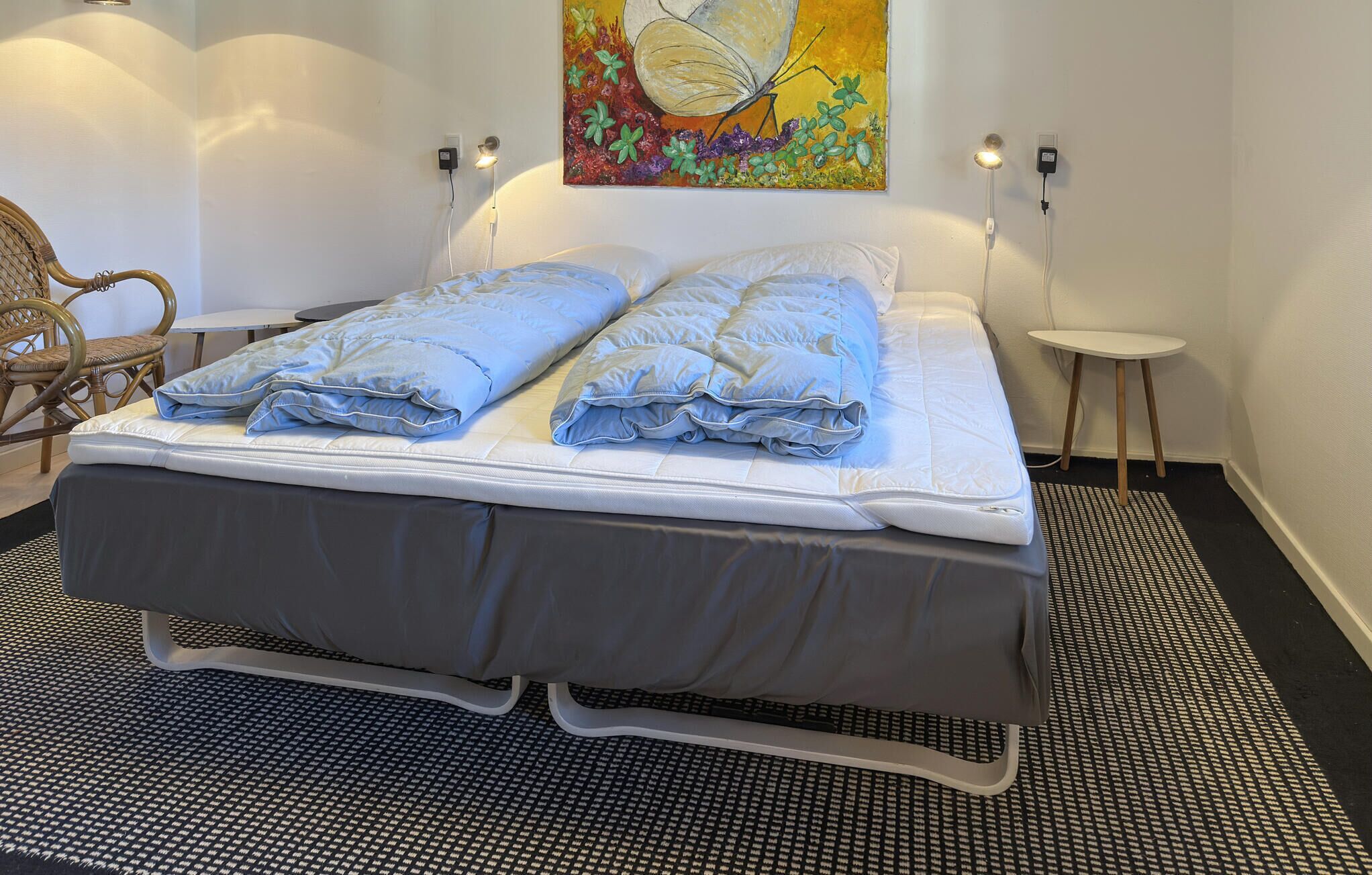 Travel crib, free WiFi