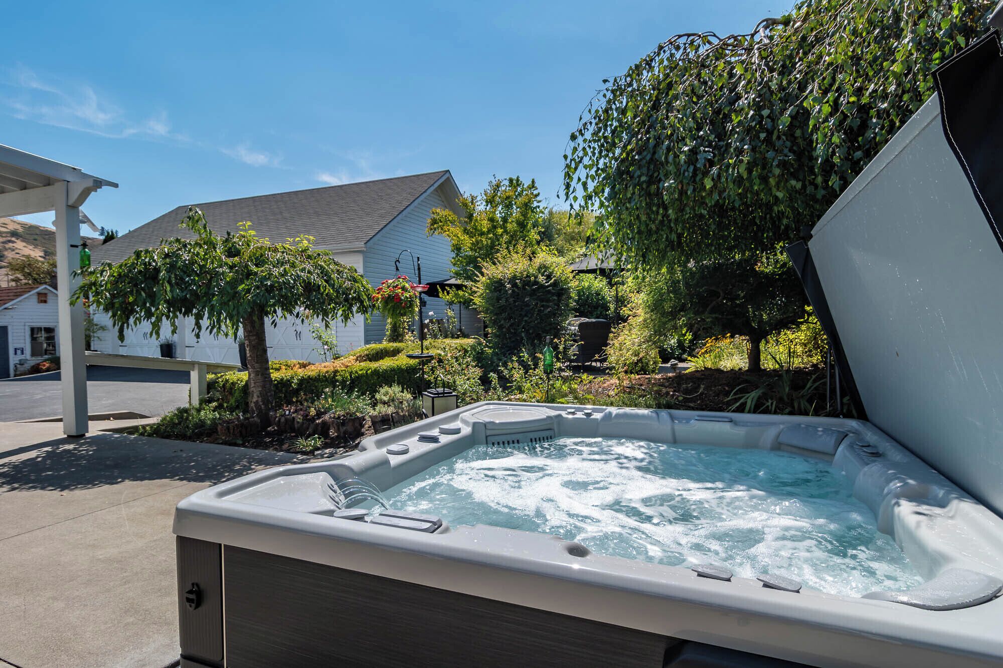 Outdoor spa tub