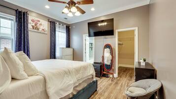 4 bedrooms, desk, iron/ironing board, internet