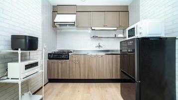 Fridge, microwave, stovetop