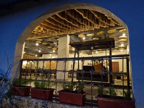 Restaurant - Casa Rossa Resort (Pune)