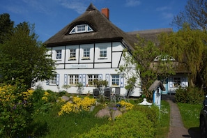 Exterior - Rohrdachhus- vacation apartment 4 (Mönchgut)