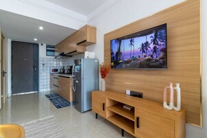 Estudio clásico, balcón, vistas a la ciudad | Zona de estar