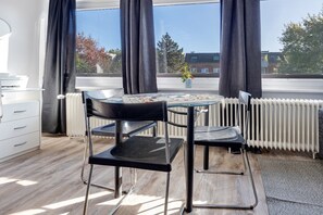 Dining - Apartment 'Hansa Nest' with Wi-Fi (Hamburg)