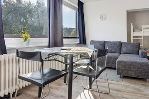 Dining - Apartment 'Hansa Nest' with Wi-Fi (Hamburg)