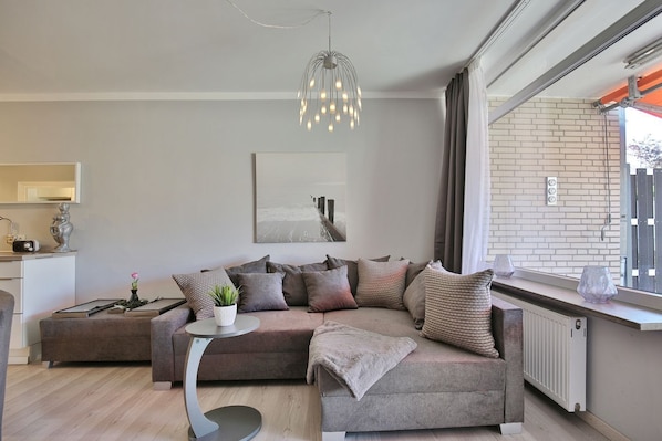 Unclassified image, 1 of 19, button