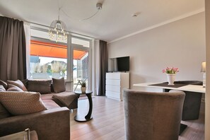 Unclassified image, 2 of 19, button