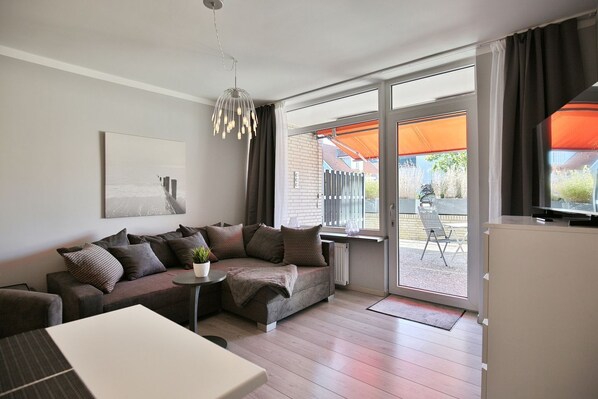 Unclassified image, 1 of 19, button