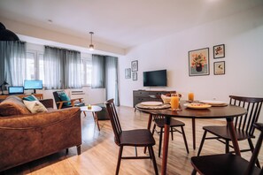 تلفزيون ذكي، كُتُب، شاشة كمبيوتر