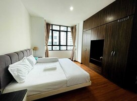 Superior Apartment, Lake View | Premium bedding, memory foam beds, bed sheets, wheelchair access