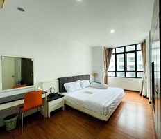 Superior Apartment, Lake View | Premium bedding, memory foam beds, bed sheets, wheelchair access