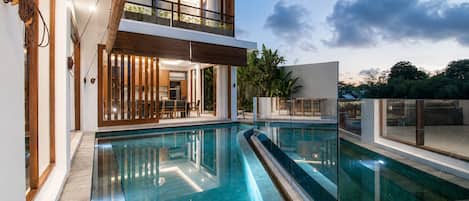 Villa (5 Bedrooms) | Exterior