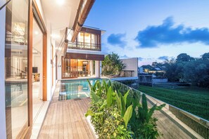 Villa (5 Bedrooms) | Exterior