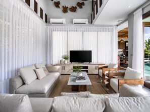 Villa (5 Bedrooms) | Exterior