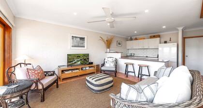 Marina Bay View by HolidayCo.