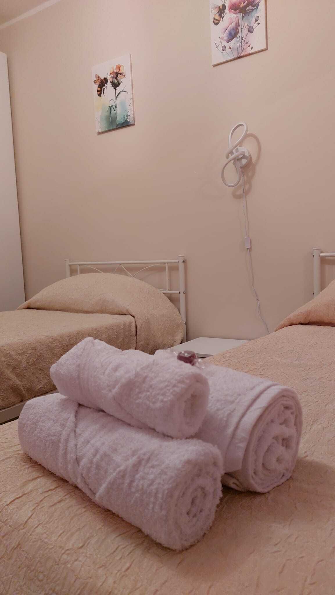 2 habitaciones, tabla de planchar con plancha, wifi y ropa de cama 